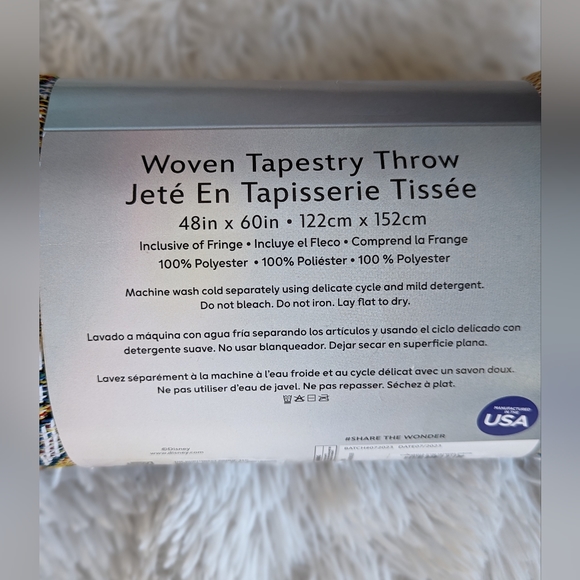 Rare Disney 100 year anniversary Cinderella Portrait Tapestry Throw - Picture 2 of 4